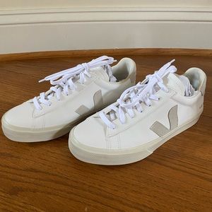 NWT Veja Campo White Natural Size 9